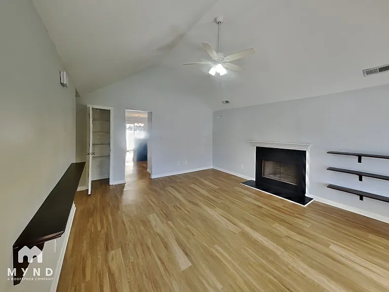 3400 Fatima Ct — Photo 2