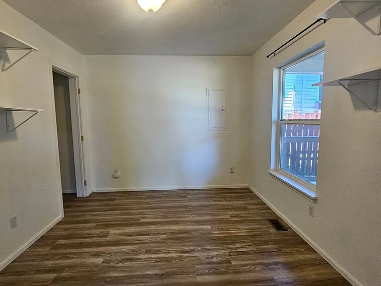 1143 Naval Ave — Photo 4