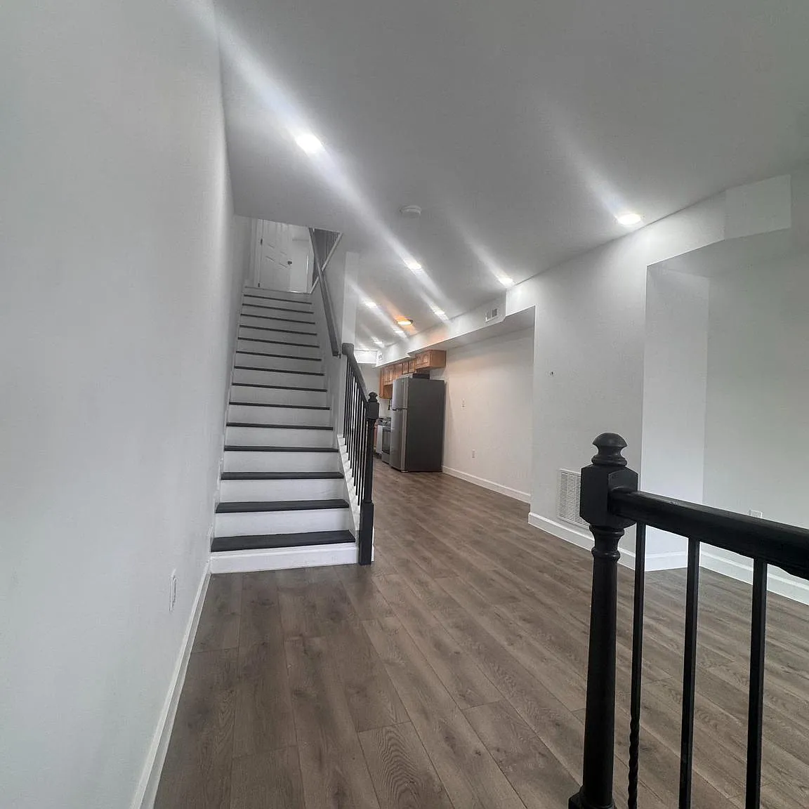 3 bed, 2.5 bath, 1176 sqft, $1,800 — Photo 3