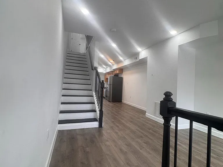 2606 W Fairmount Ave — Photo 3