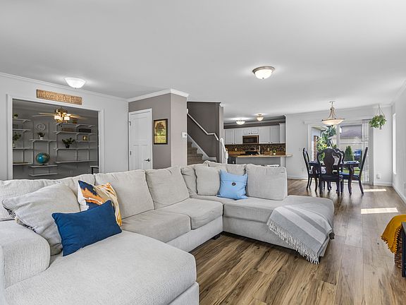 4th image of 6111 Windmill Way