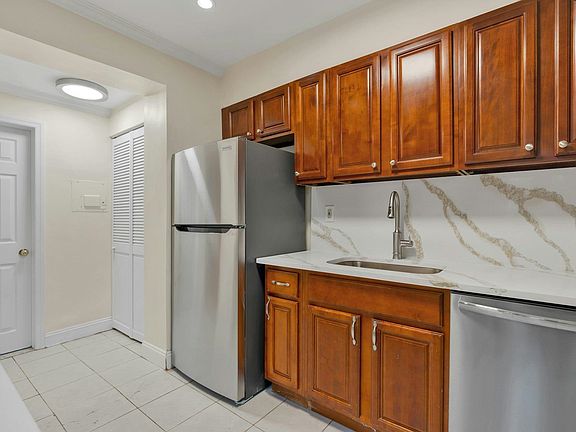 5th image of 590 Palisade Ave #2