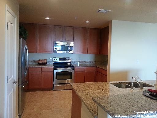 4th image of 215 N Center St #403