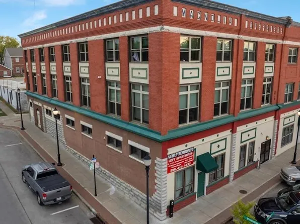 145 W Pine St APT J, Warrensburg, MO 64093