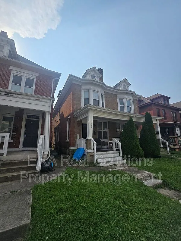 4 bed, 2.0 bath, 1830 sqft, $2,100 — Photo 1