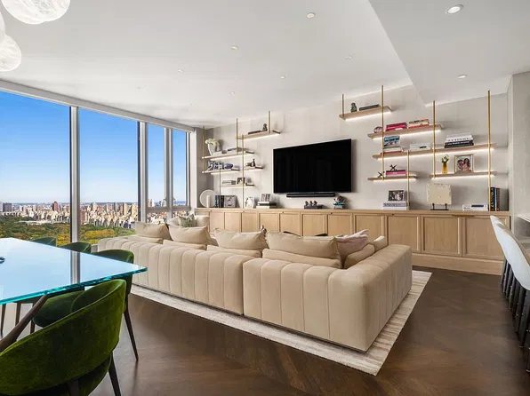 217 W 57th St APT 46B, New York, NY 10019