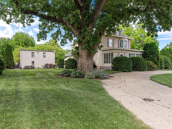 2nd image of 821 Elm Ave E