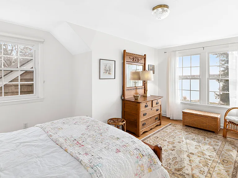69 Ferry Rd — Photo 9