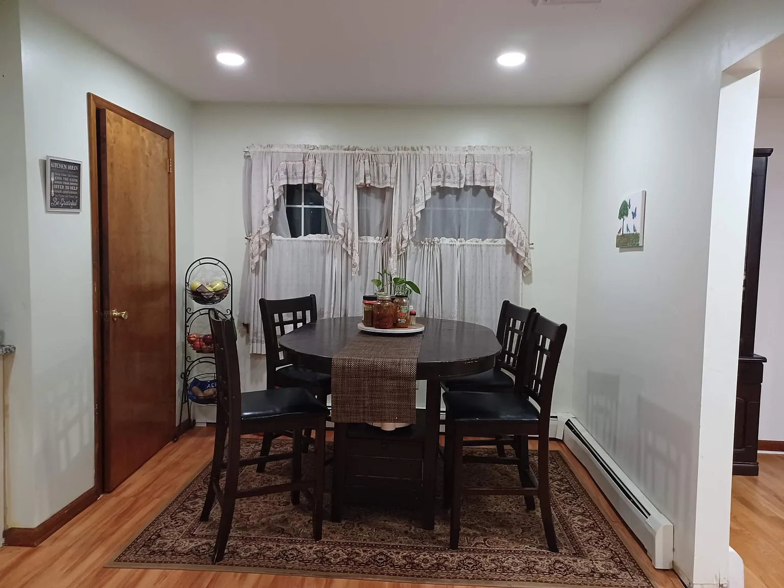 3 bed, 1400 sqft, $3,400 — Photo 4