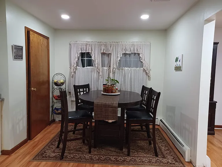46 Middlesex Ave — Photo 4