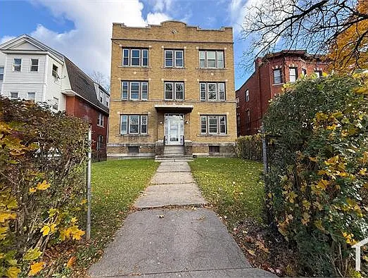 3 bed, $1,800 — Photo 1