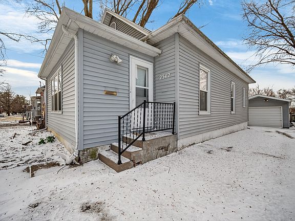 4th image of 2342 Amherst St