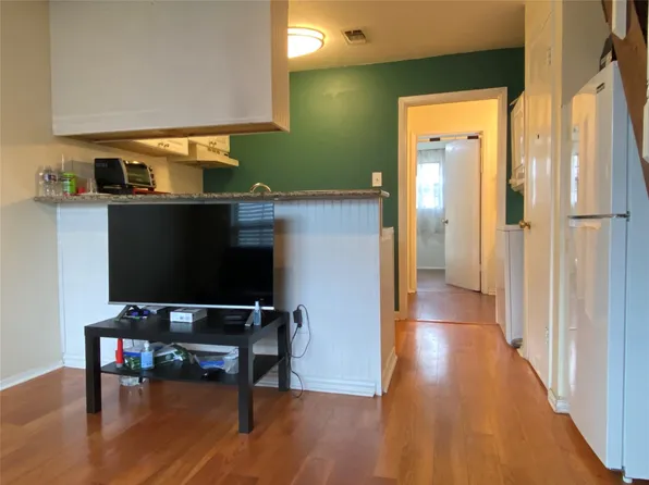 1905 San Gabriel St APT 205, Austin, TX 78705