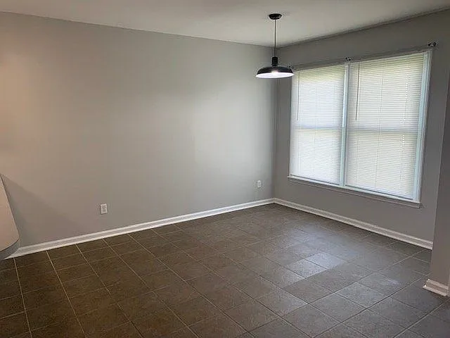 129 W Victoria Ct #E — Photo 10