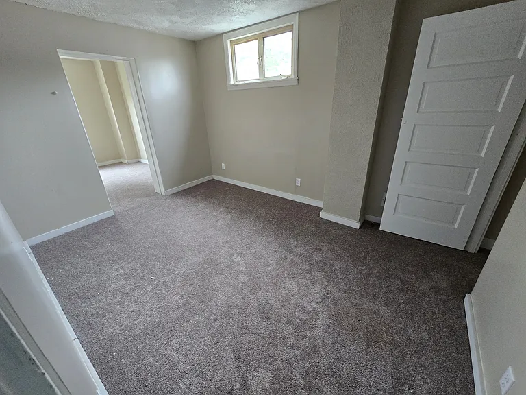 1006 Valonia St — Photo 8