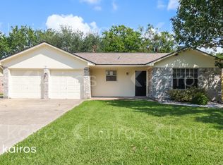 57 Oleander Ct, Lake Jackson, TX 77566