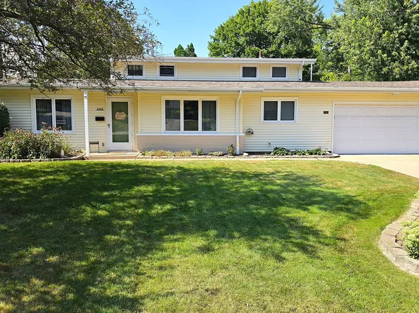 1410 Broadview Dr, Bettendorf, IA 52722