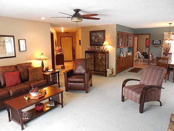 3rd image of 27 Sandwick Dr