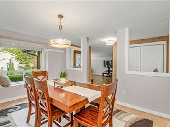 3rd image of 5421 32nd Ct SE