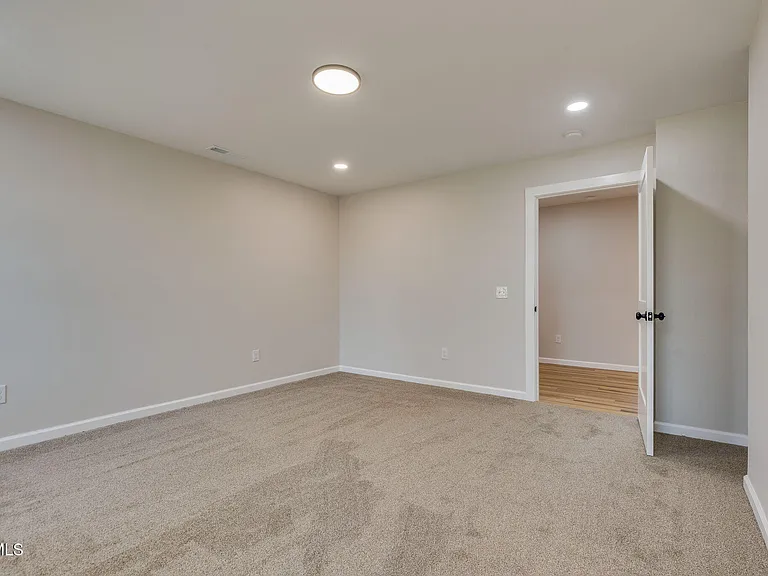 300 Robin Hood Ln — Photo 14