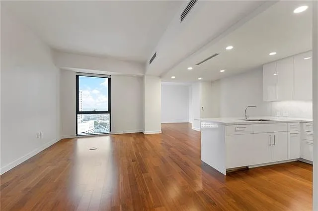 1 bed, 2.0 bath, 1173 sqft, $7,000 — Photo 4