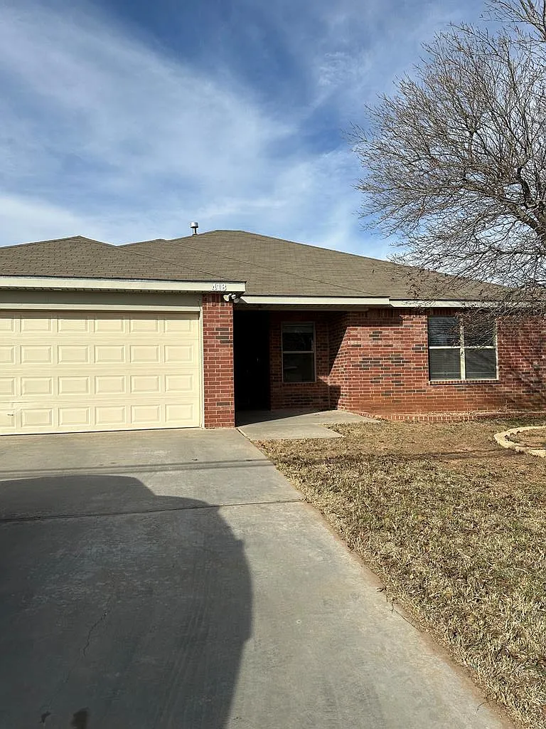 4 bed, 2.0 bath, 1588 sqft, $2,500 — Photo 1