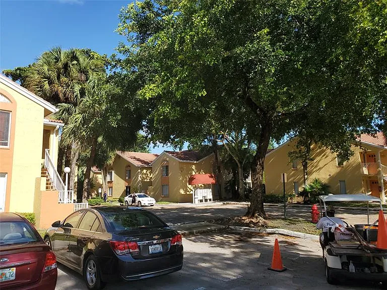 1046 Coral Club Dr — Photo 18