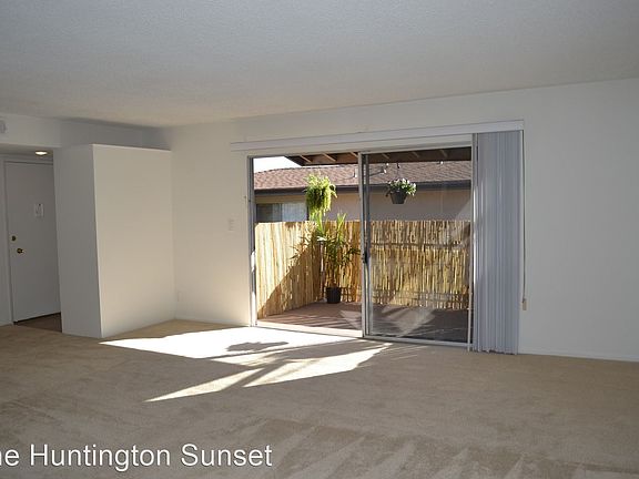 2nd image of 1100 W Huntington Dr #10381512