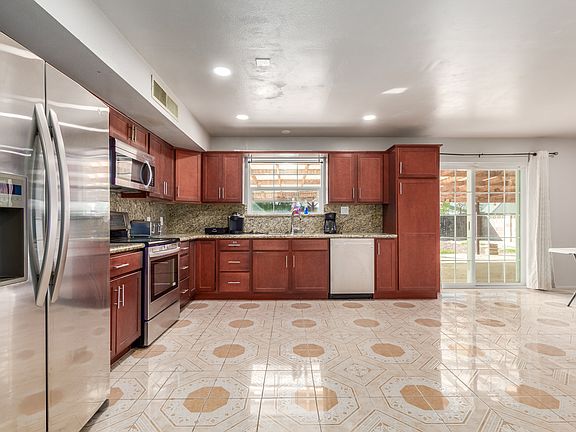 3rd image of 2309 W Morningside Dr