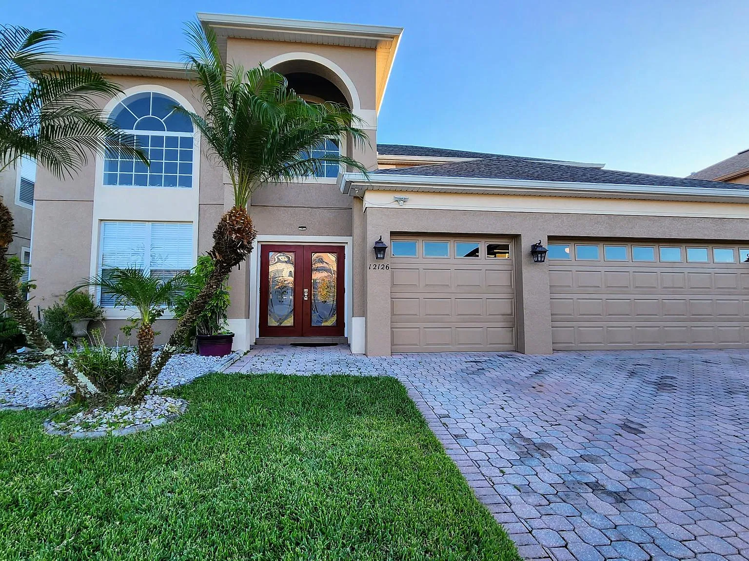 4 bed, 3.5 bath, 3355 sqft, $2,950 — Photo 1