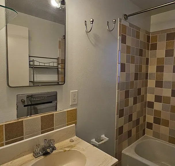 1509 June St NE — Photo 6