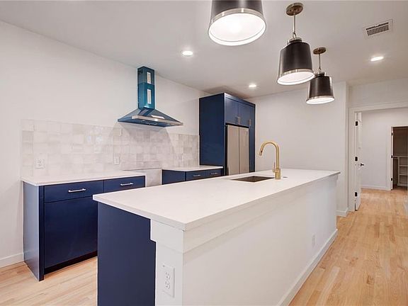 4th image of 3213 Harris Park Ave #A