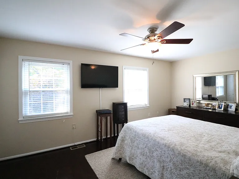 748 Azalea Dr — Photo 7
