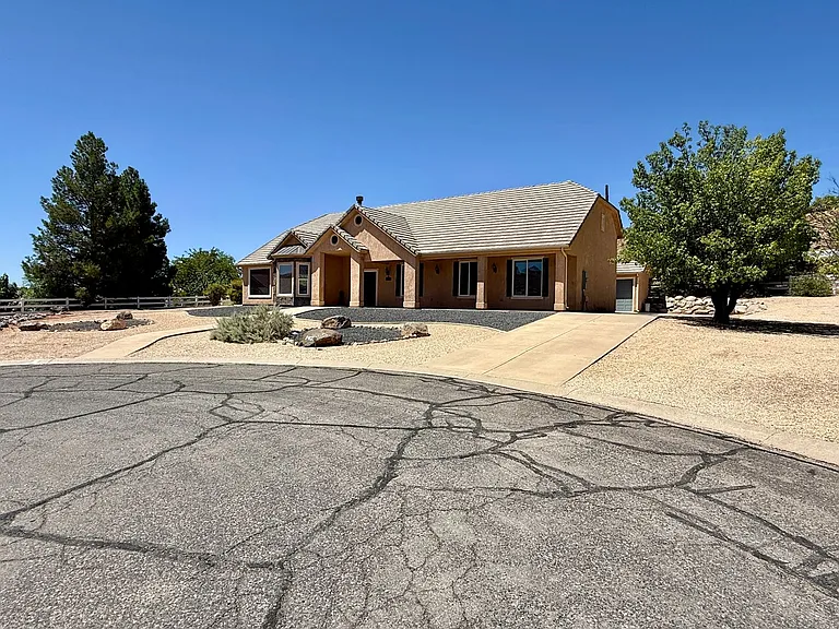 1425 S Staghorn St — Photo 4