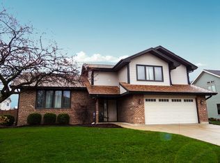 11 Mayfair Ln, Aurora, IL