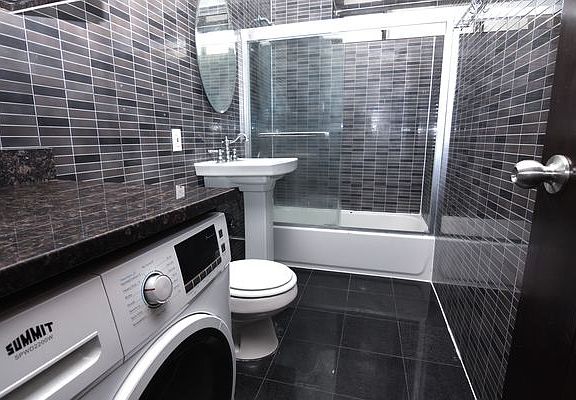 5th image of 354 Cathedral Pkwy APT 4A