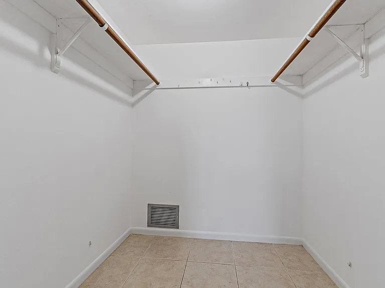 5570 Tamberlane Cir #131 — Photo 19
