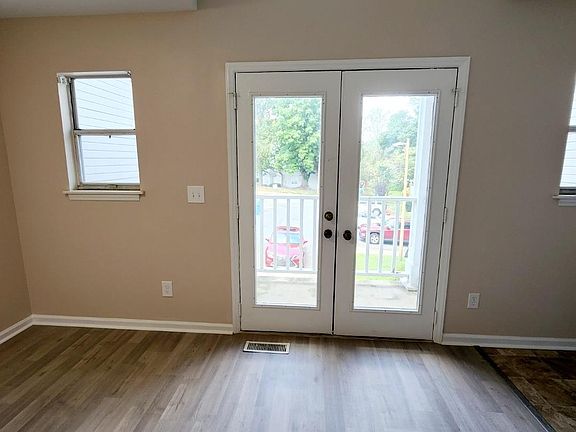 2nd image of 7324 Meadow Glen Dr
