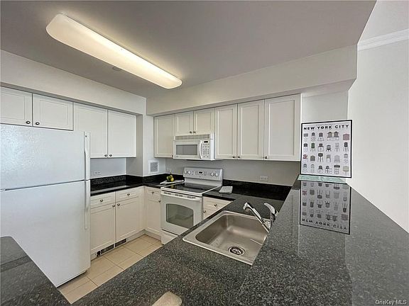 4th image of 300 Mamaroneck Ave APT 819