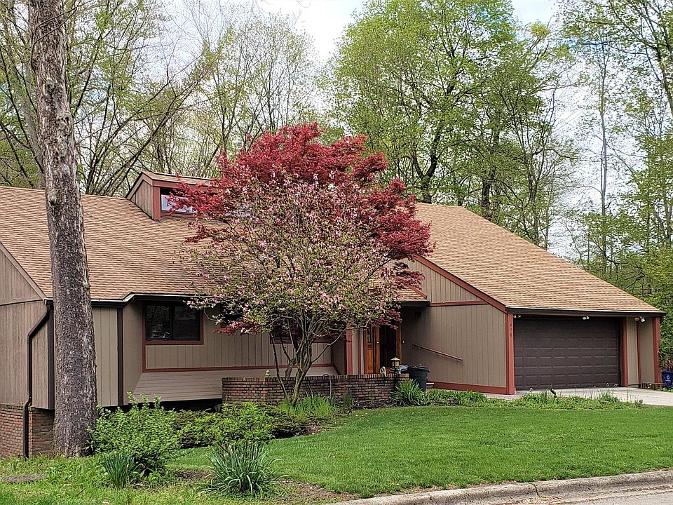 1st image of 414 Village Dr