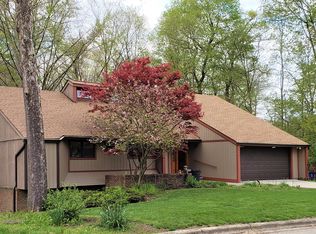 414 Village Dr, Columbus, OH 43214