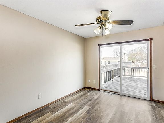 5th image of 1714 E Evergreen Ct