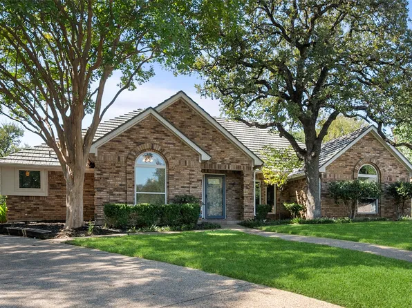 8800 Rolling Springs Ct, Fort Worth, TX 76120