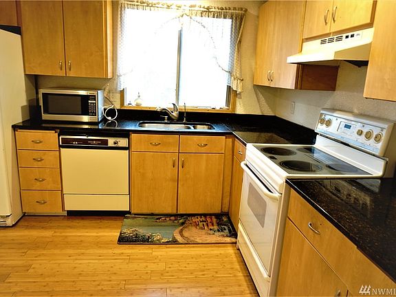 3rd image of 18728 18th Ave NE