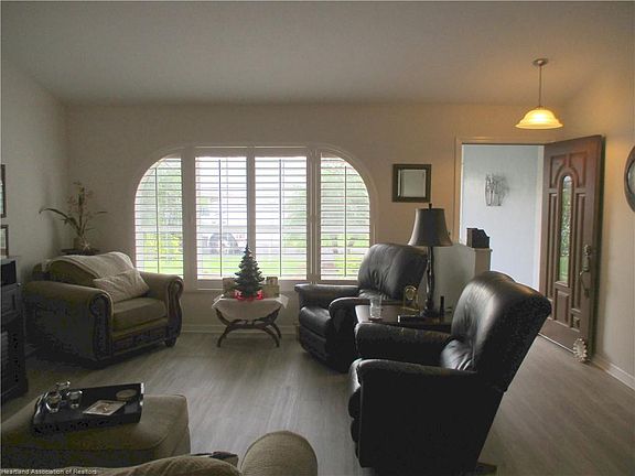 2nd image of 121 Grandview Blvd