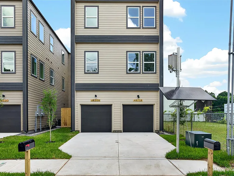 4822 Creekmont Dr #B — Photo 1