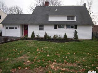 5 Tardy Ln N, Wantagh, NY 11793