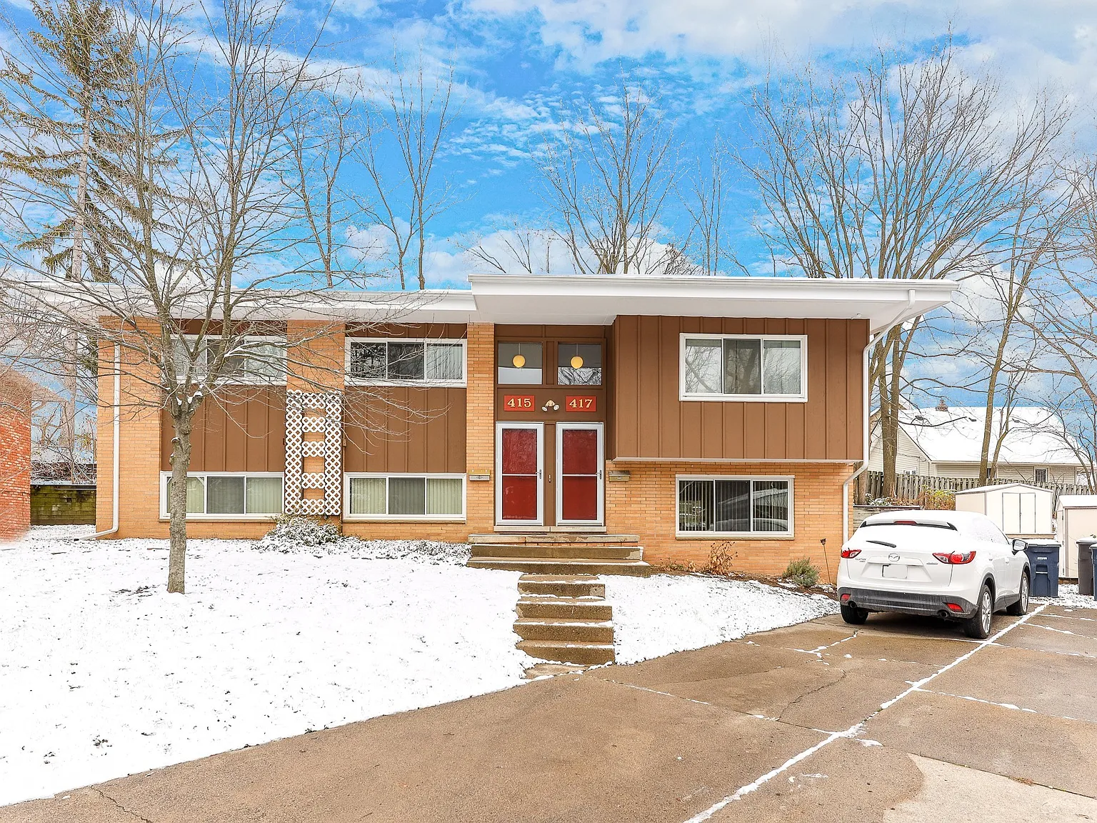 3 bed, 1.5 bath, 1372 sqft, $2,300 — Photo 1