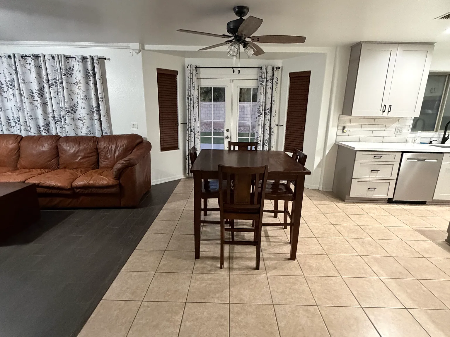 4 bed, 2.5 bath, 2436 sqft, $800 — Photo 3