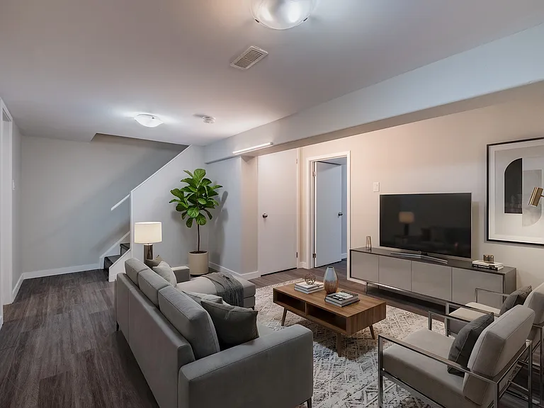 15 Millwood Cres — Photo 4